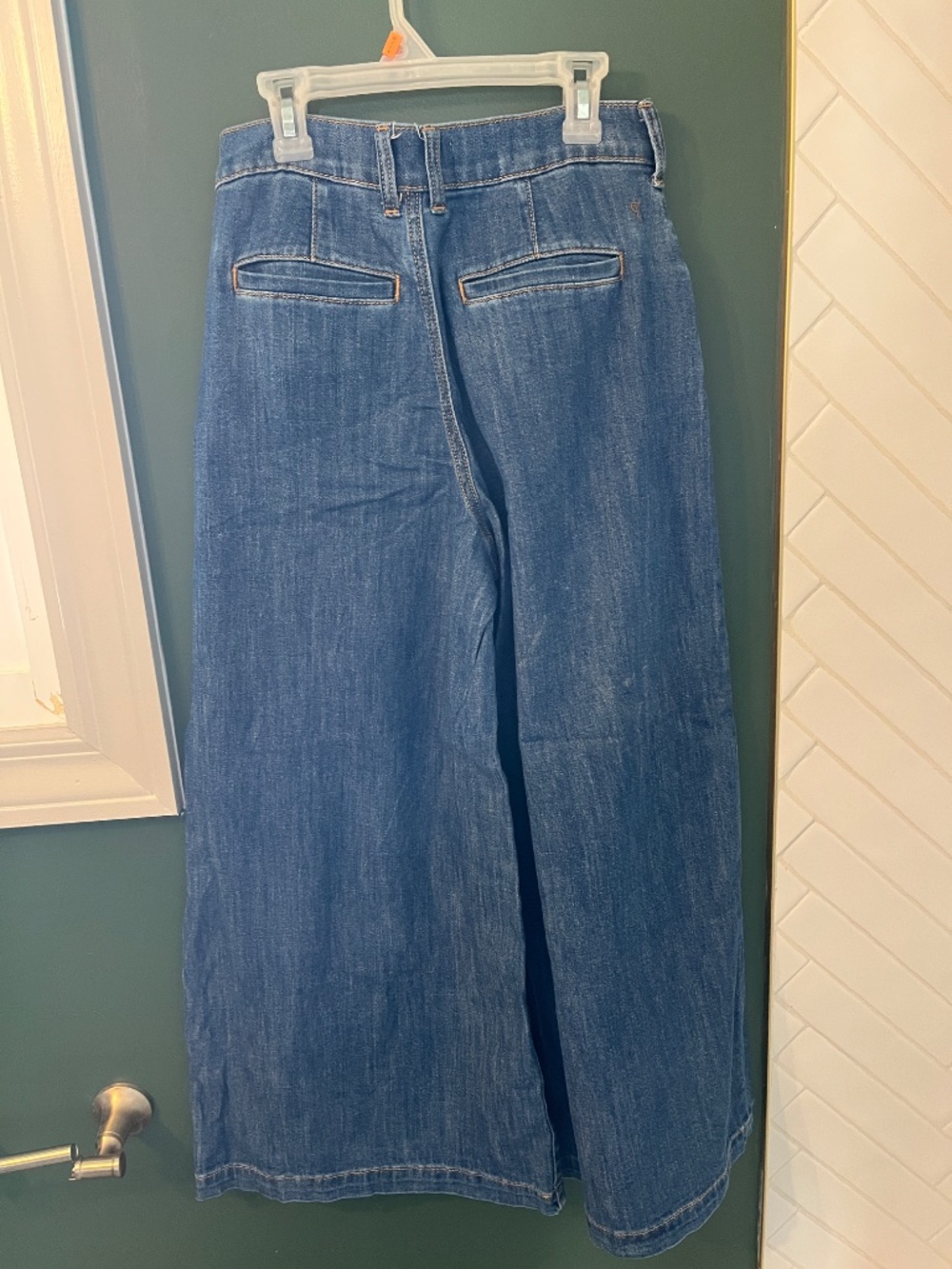 Pilcro Seamed Flounce High-Rise Wide-Leg Jeans in Light/Medium Blue Wash - Picture 3 of 4
